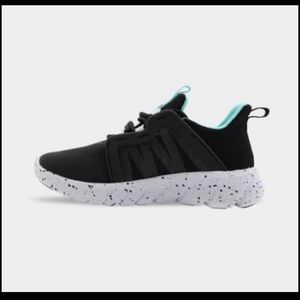 ! NWT- kids shoes, size 3